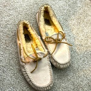 Ugg slippers - size 9 - light pink